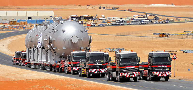 Illustration for article titled Cómo se transporta un reactor de 1.000 toneladas a través del desierto